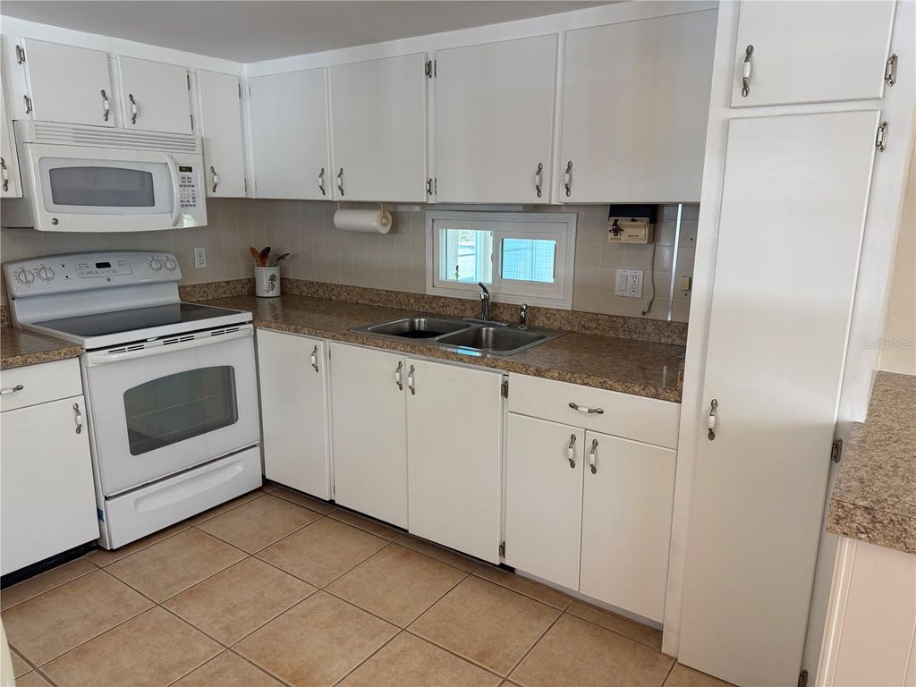 Photo of 6171 Peony Road, Venice, FL 34293 (MLS # N6143075)