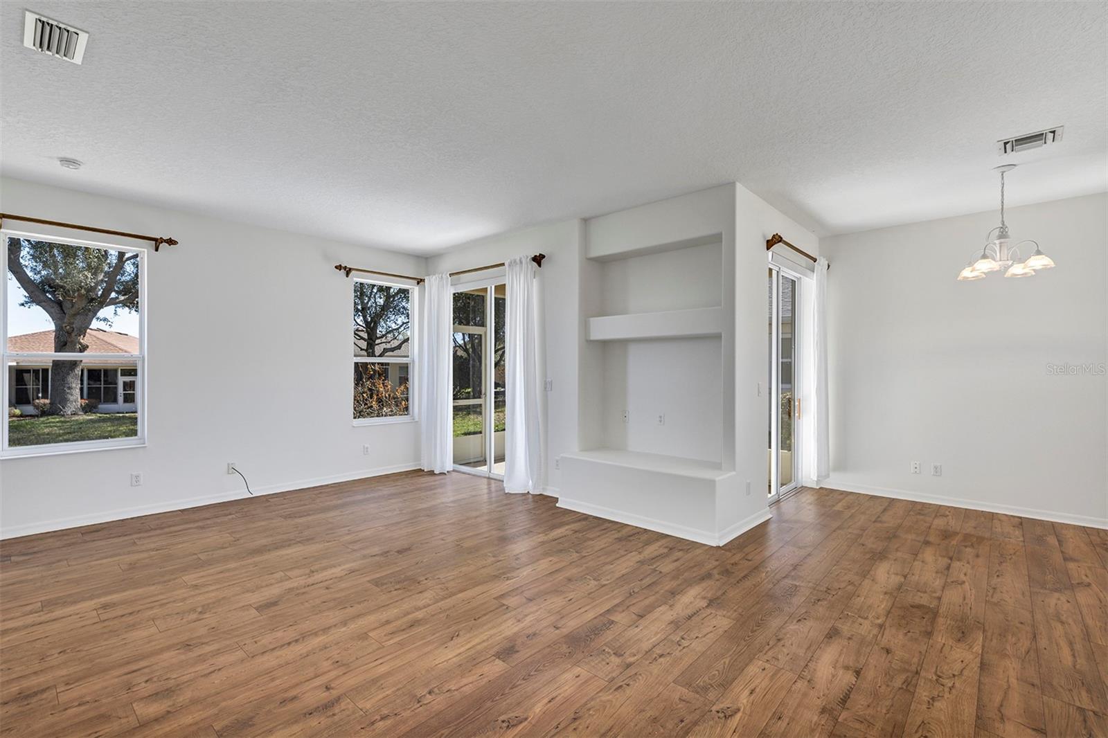 ROYAL HARBOR - Residential