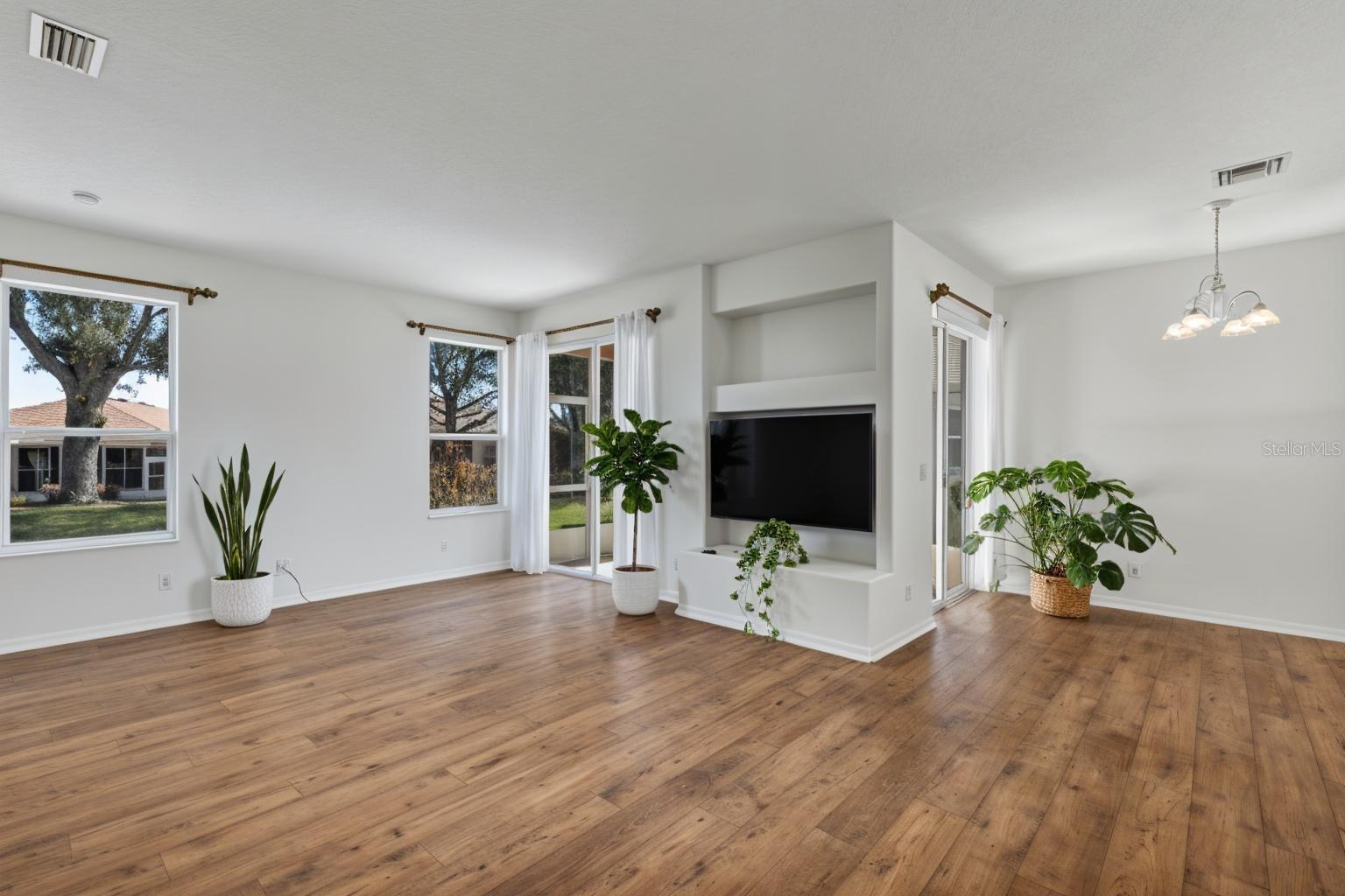 ROYAL HARBOR - Residential