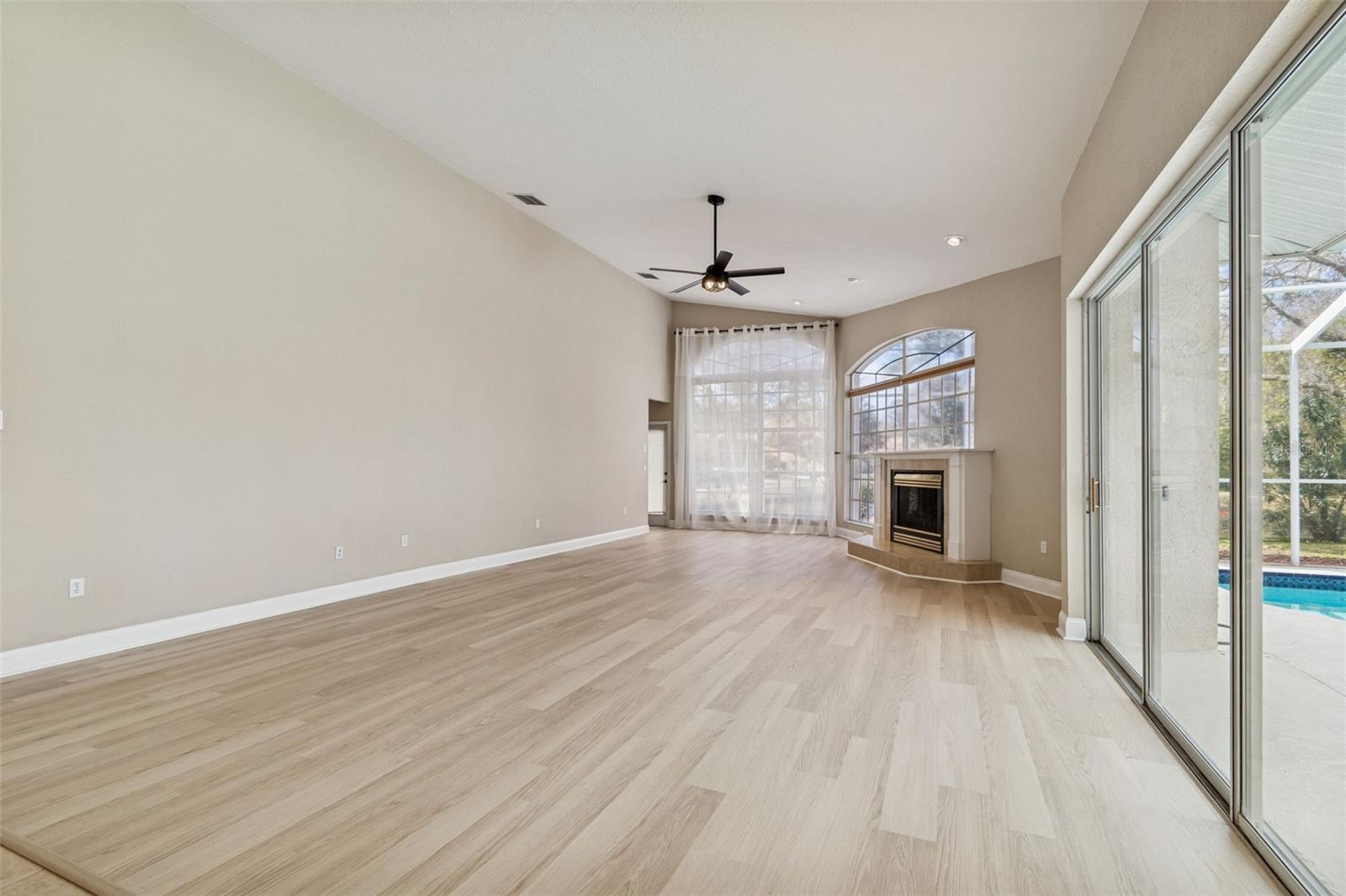 CRESCENT OAKS COUNTRY CLUB PH 1 - Residential