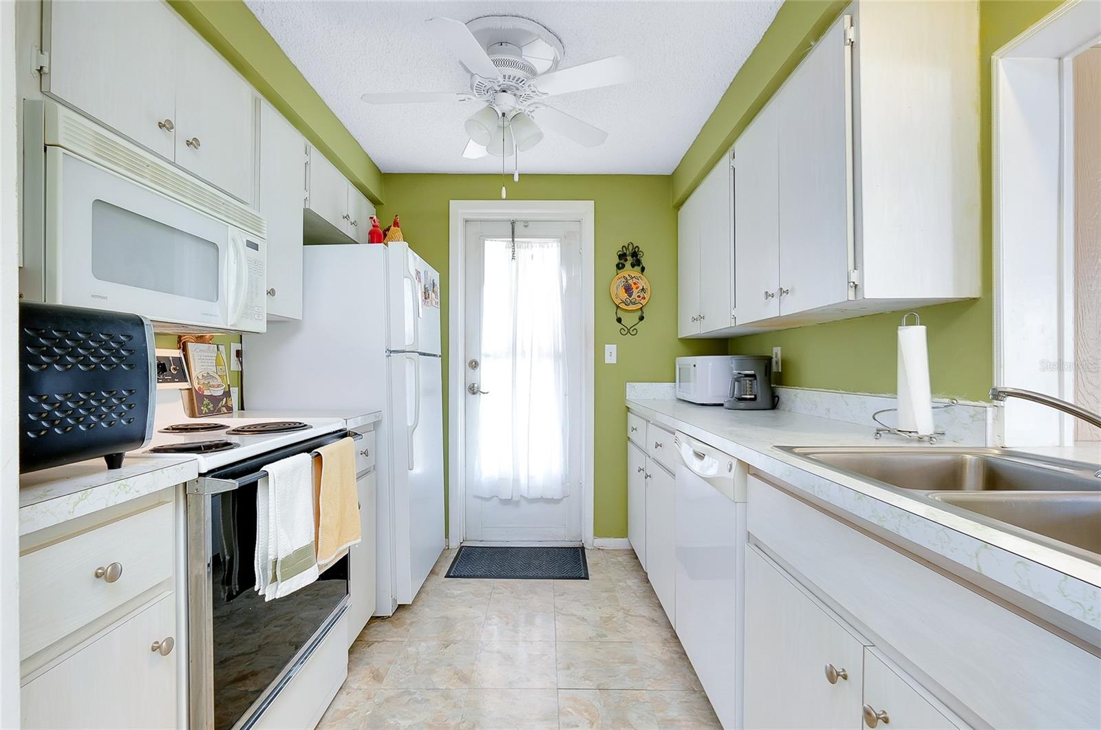 CIRCLE WOODS OF VENICE 1 - Residential