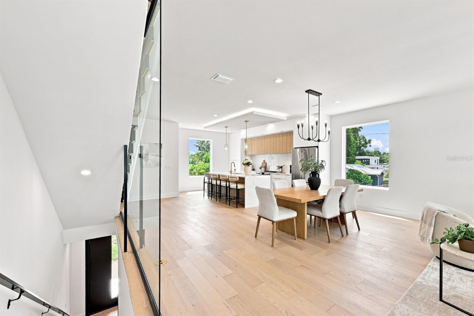 310 W COLUMBUS DRIVE 8