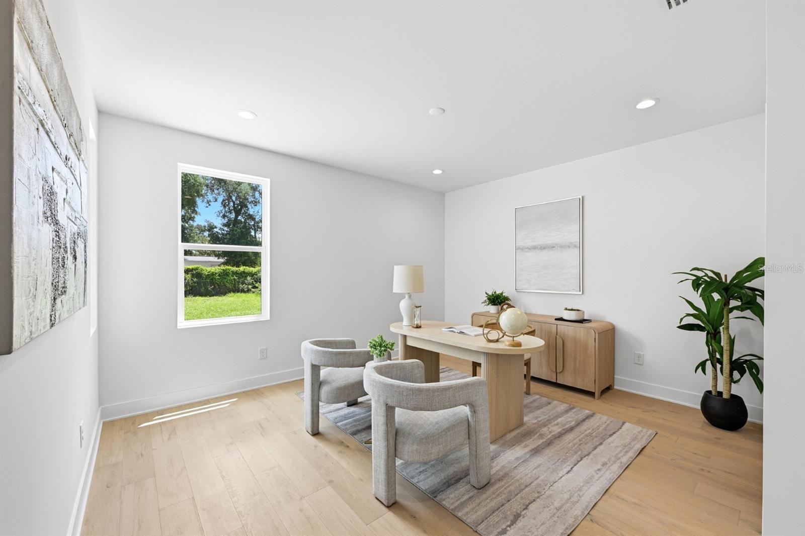 310 W COLUMBUS DRIVE 8