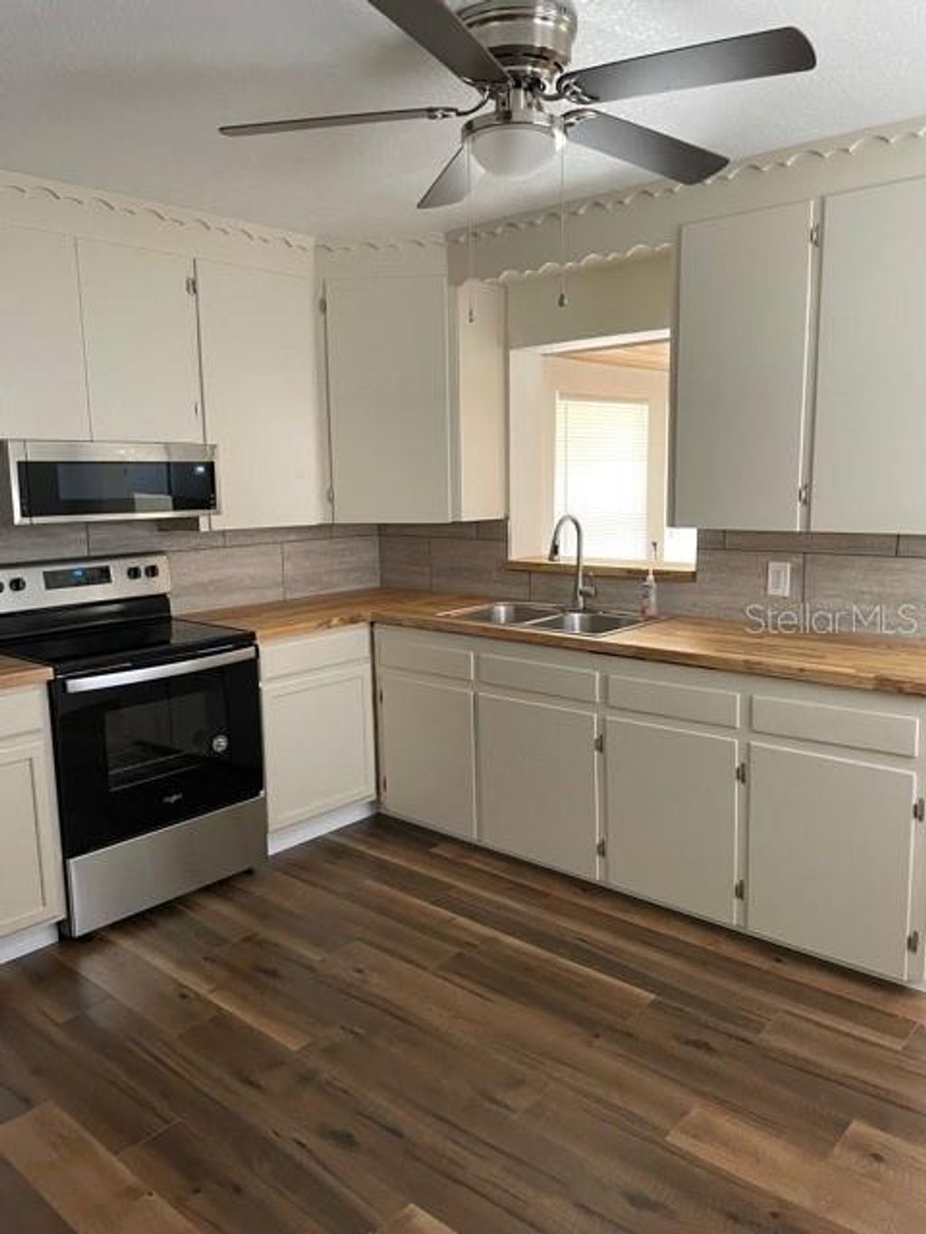 Photo of 4083 30th Avenue N, St Petersburg, FL 33713 (MLS # TB8488985)