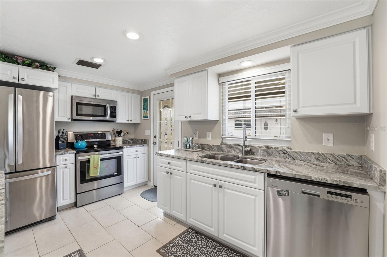 CIRCLE WOODS OF VENICE 2 - Residential