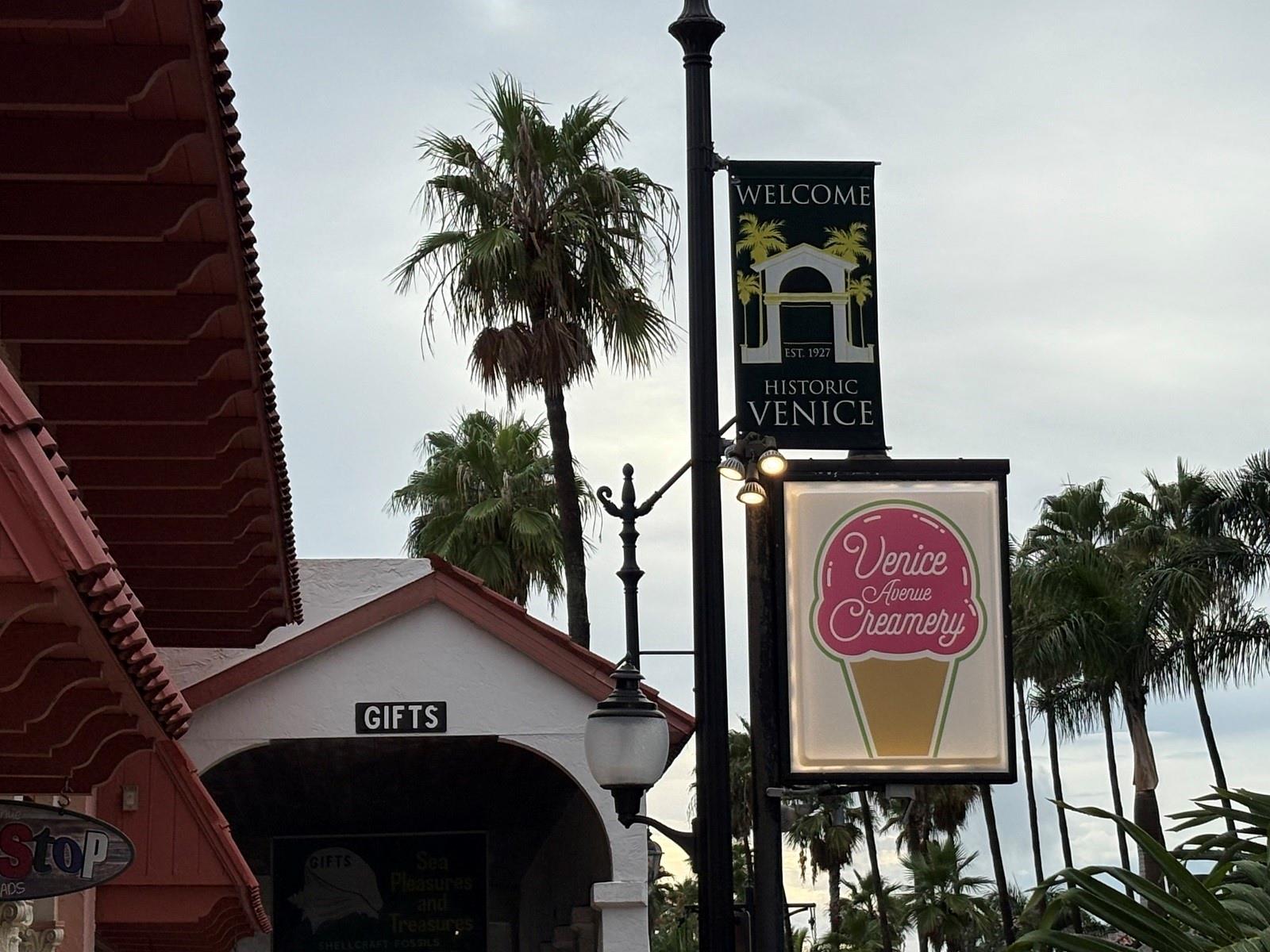 CIRCLE WOODS OF VENICE 2 - Residential