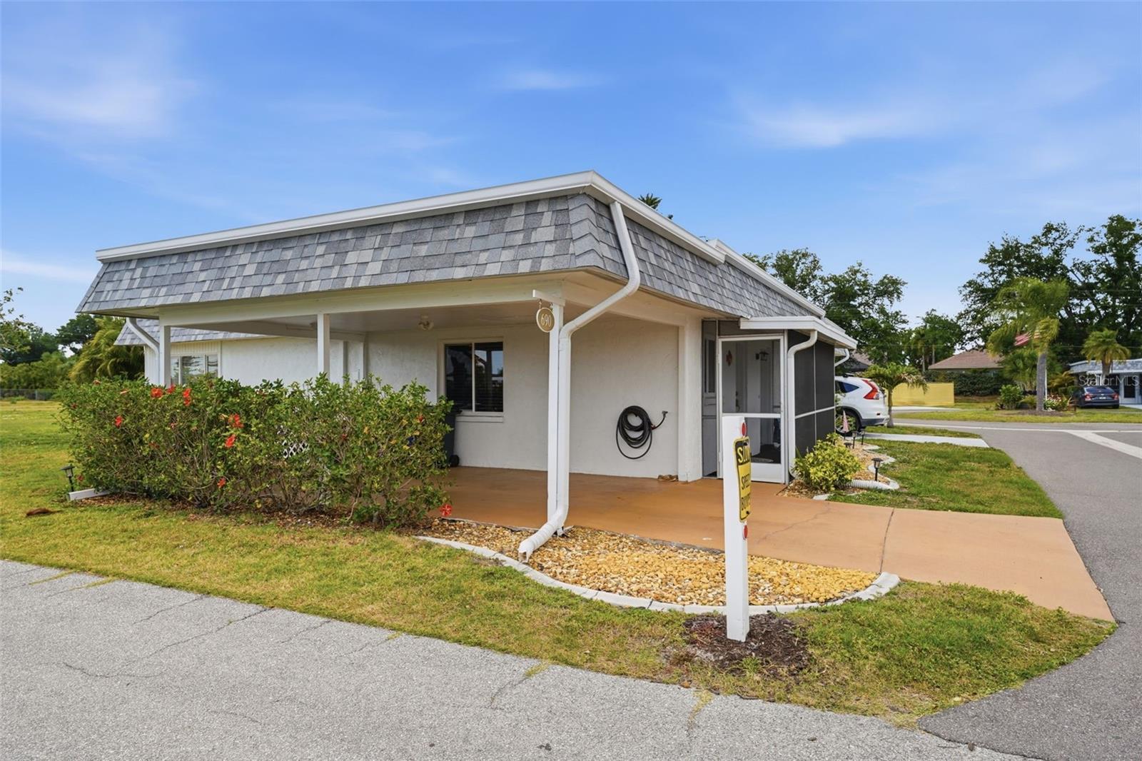 690 CIRCLEWOOD DRIVE W8