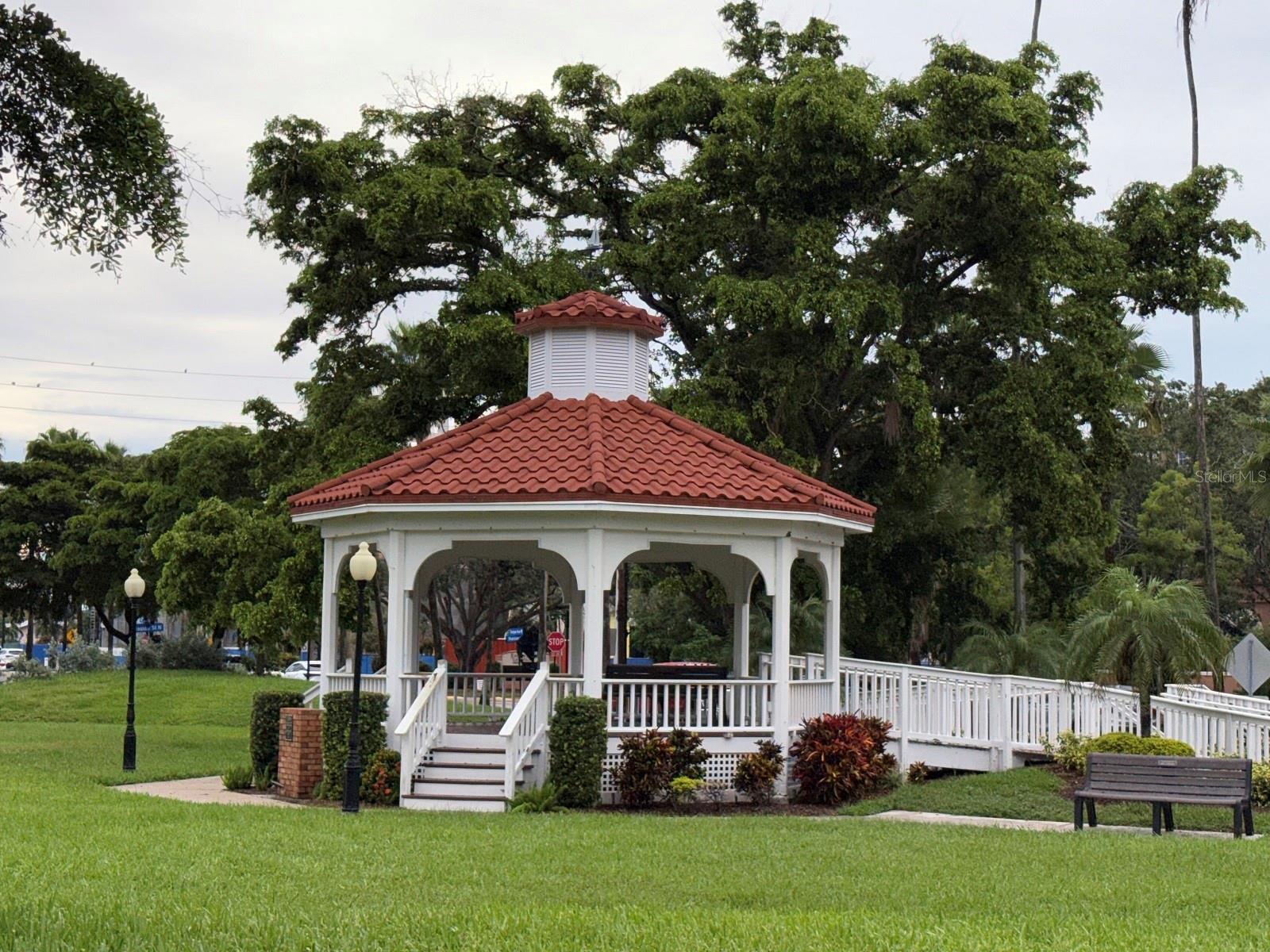 CIRCLE WOODS OF VENICE 2 - Residential