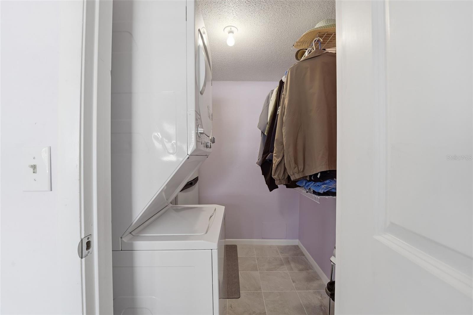 CIRCLE WOODS OF VENICE 2 - Residential