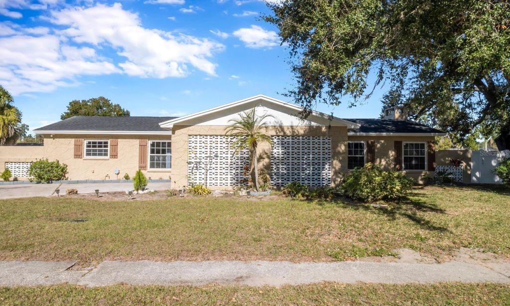 Photo of 520 Rooks Road, Seffner, FL 33584 (MLS # TB8467050)