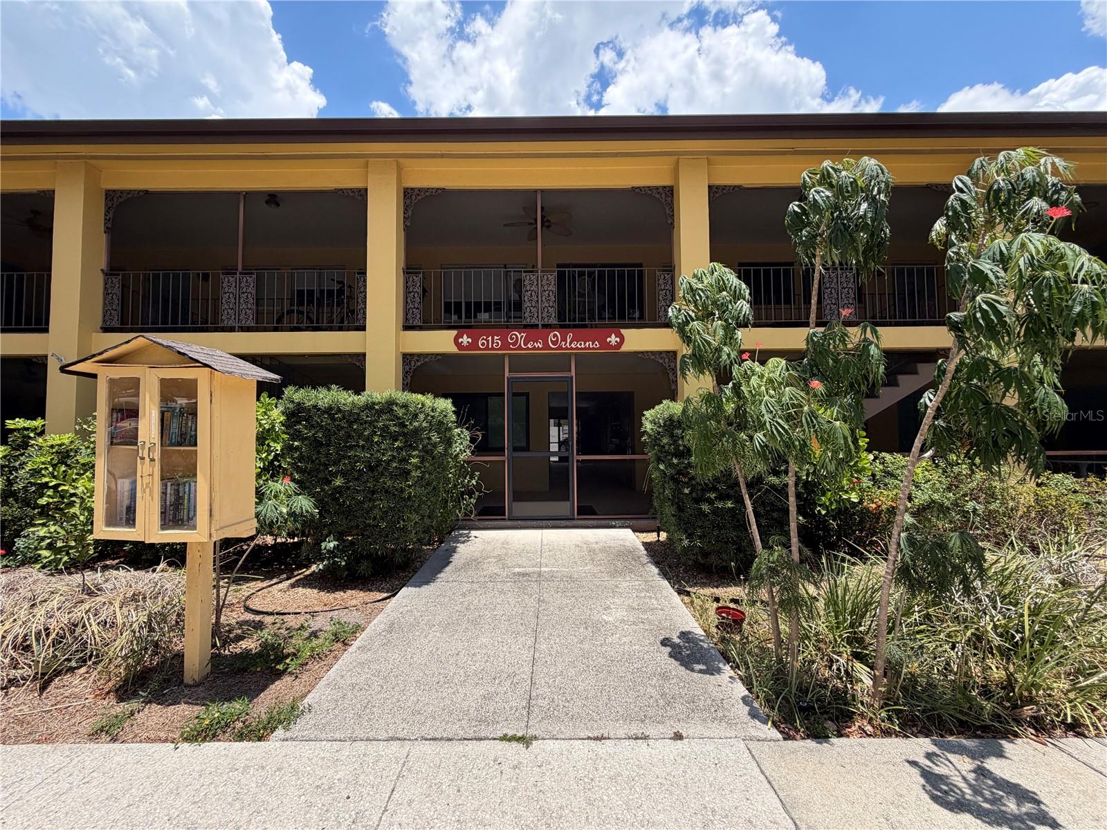 615 S PALM AVENUE 10