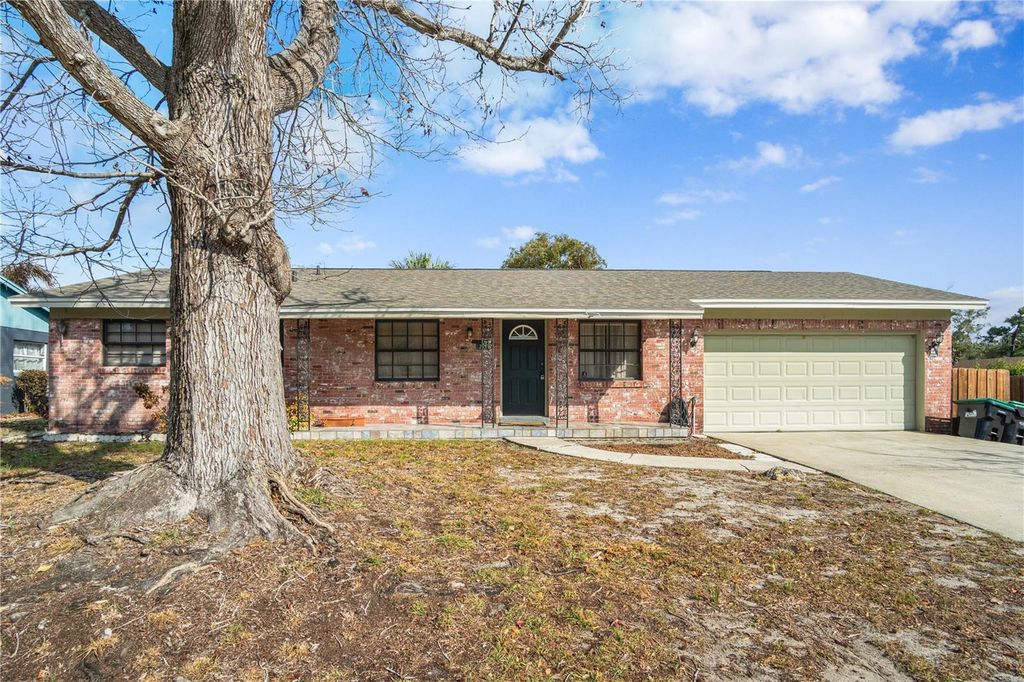 Photo of 2077 Floradell Place, Orlando, FL 32808 (MLS # S5143585)