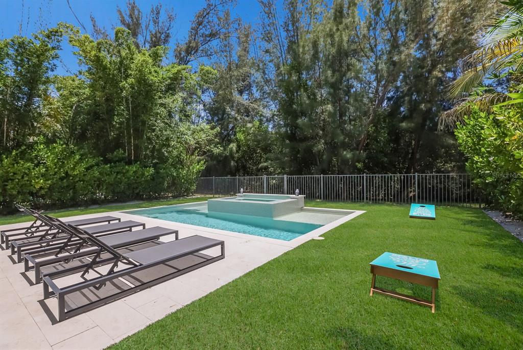 LONGBEACH ON LONGBOAT KEY - Residential