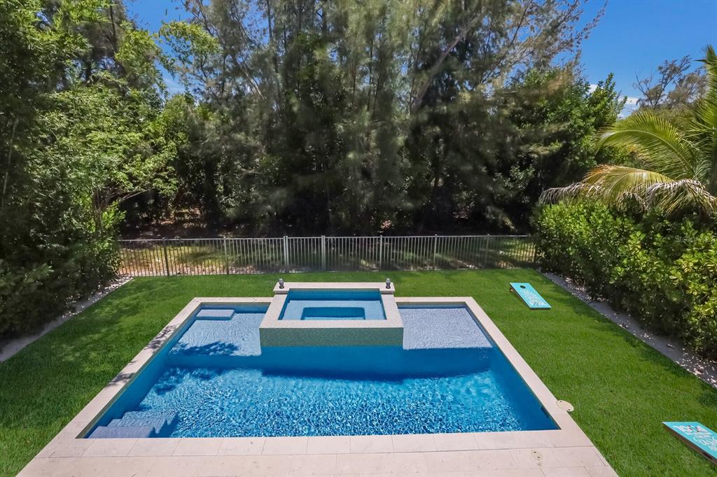 LONGBEACH ON LONGBOAT KEY - Residential