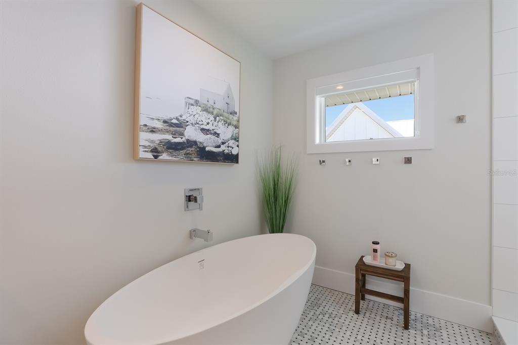 LONGBEACH ON LONGBOAT KEY - Residential