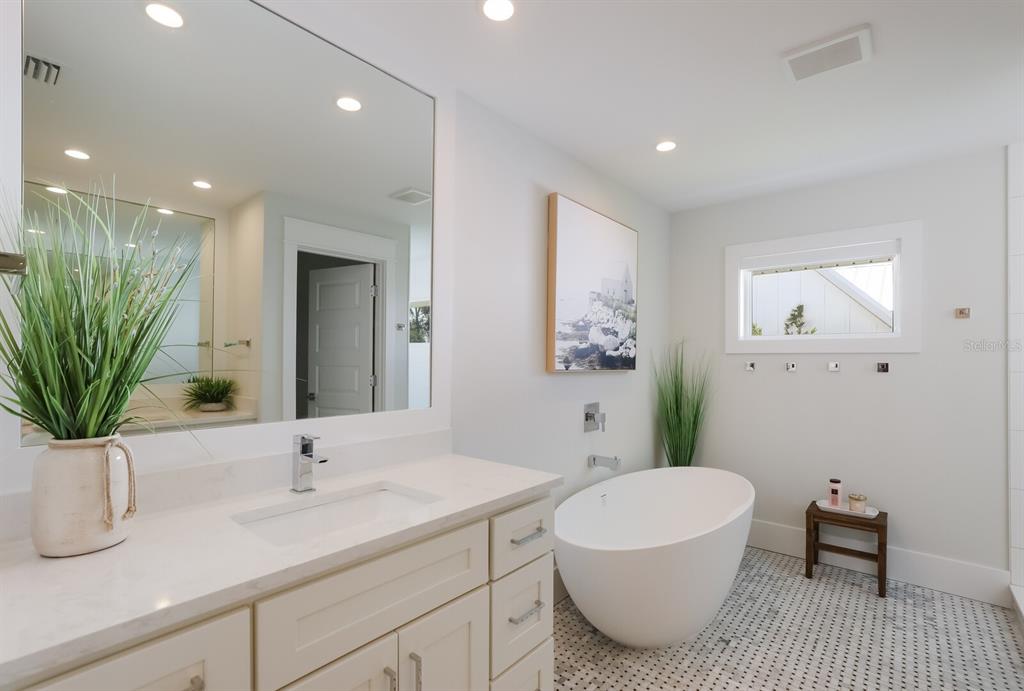 LONGBEACH ON LONGBOAT KEY - Residential