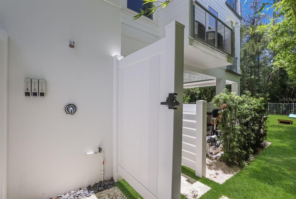 LONGBEACH ON LONGBOAT KEY - Residential