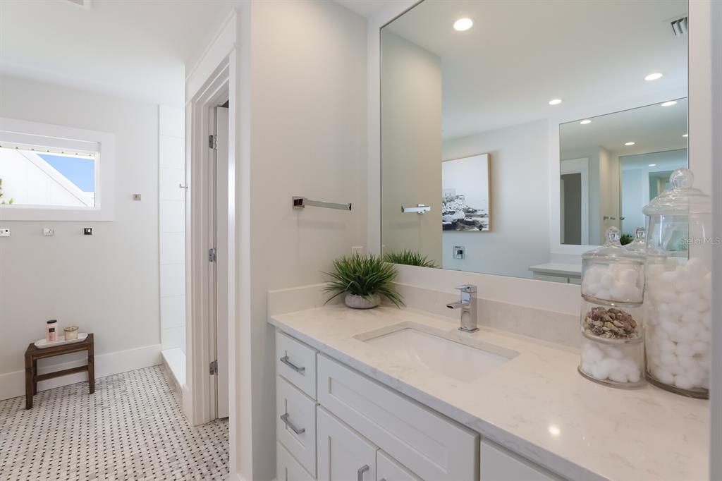 LONGBEACH ON LONGBOAT KEY - Residential