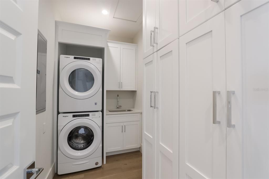 LONGBEACH ON LONGBOAT KEY - Residential