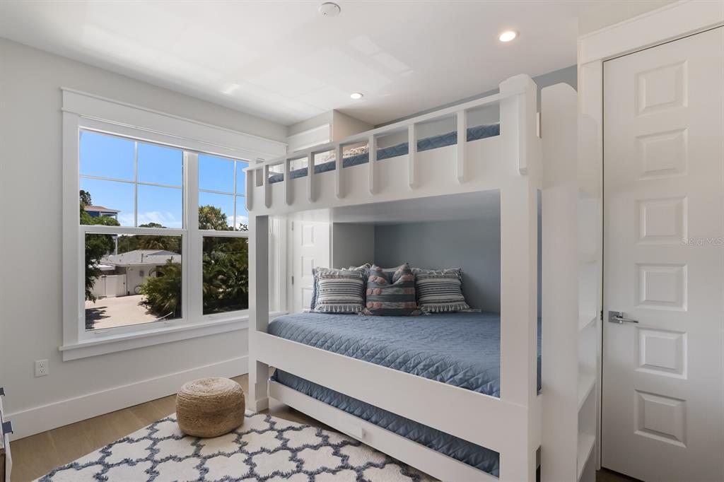 LONGBEACH ON LONGBOAT KEY - Residential