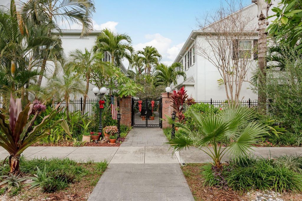 Photo of 1201 W Horatio Street #G9, Tampa, FL 33606 (MLS # TB8459610)