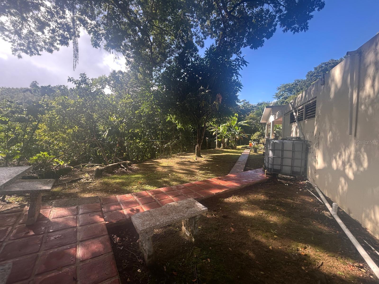 URB. LA ESMERALDA - Residential