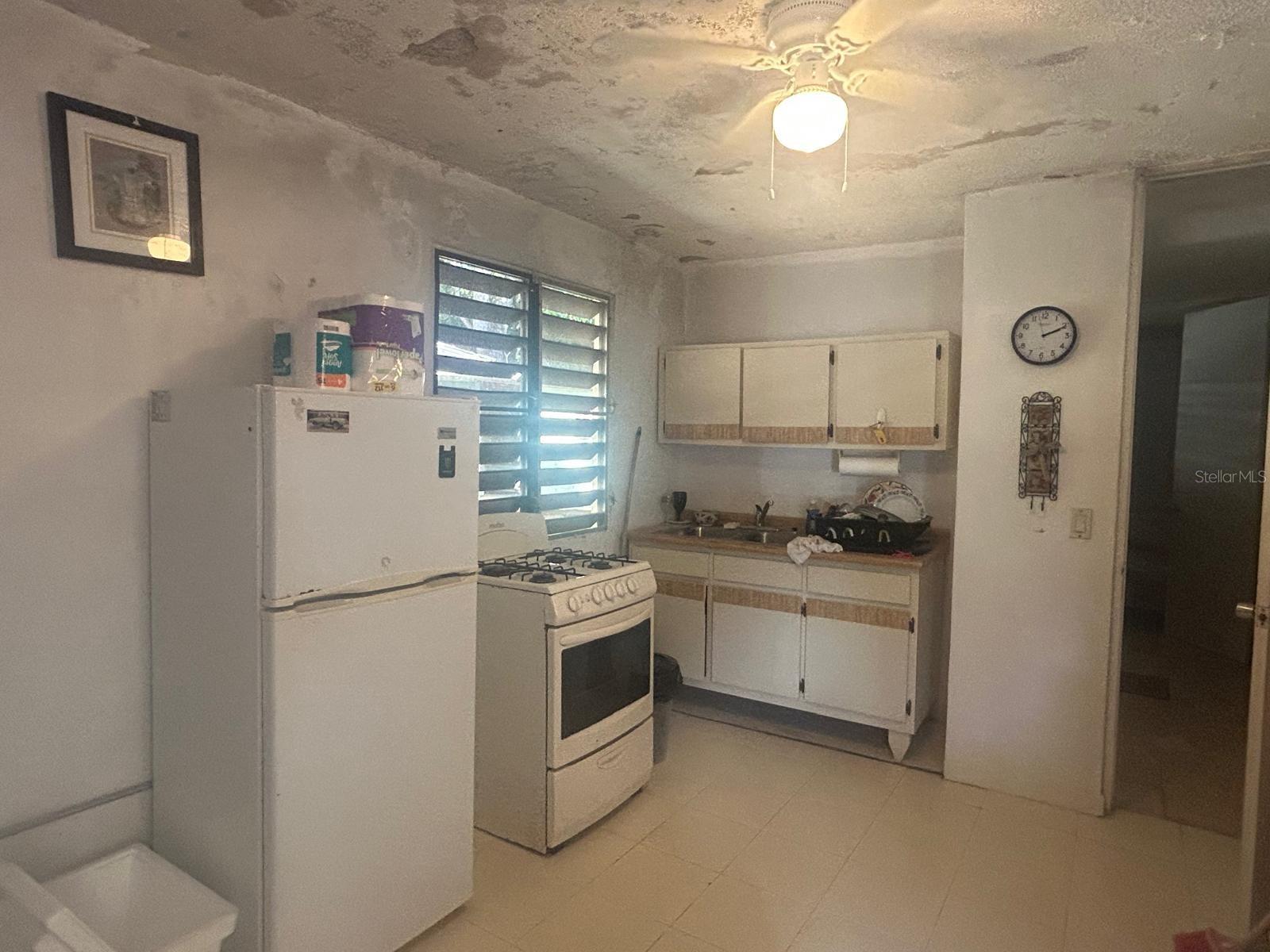 URB. LA ESMERALDA - Residential