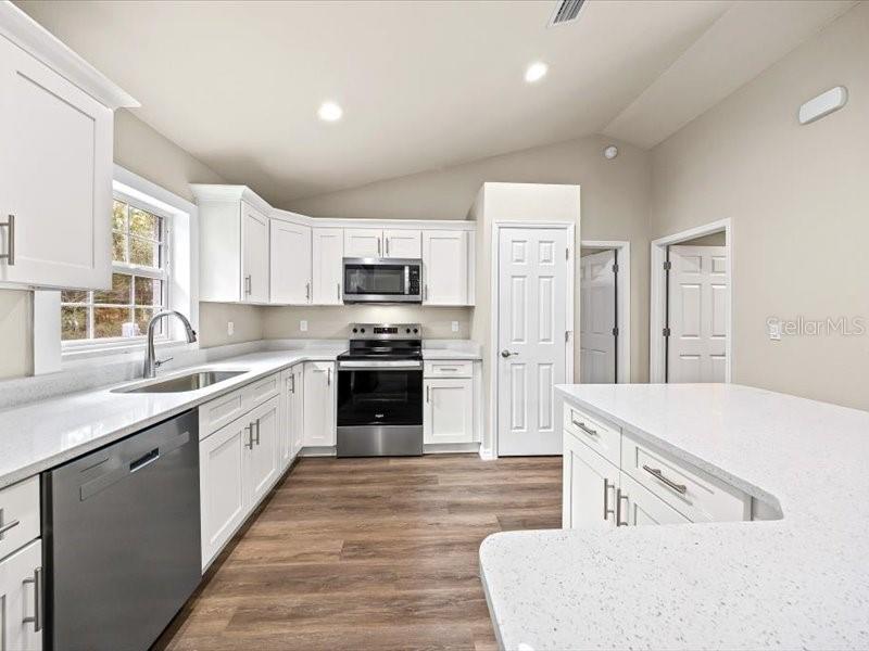 SILVER SPGS SHORES UN 17 - Residential