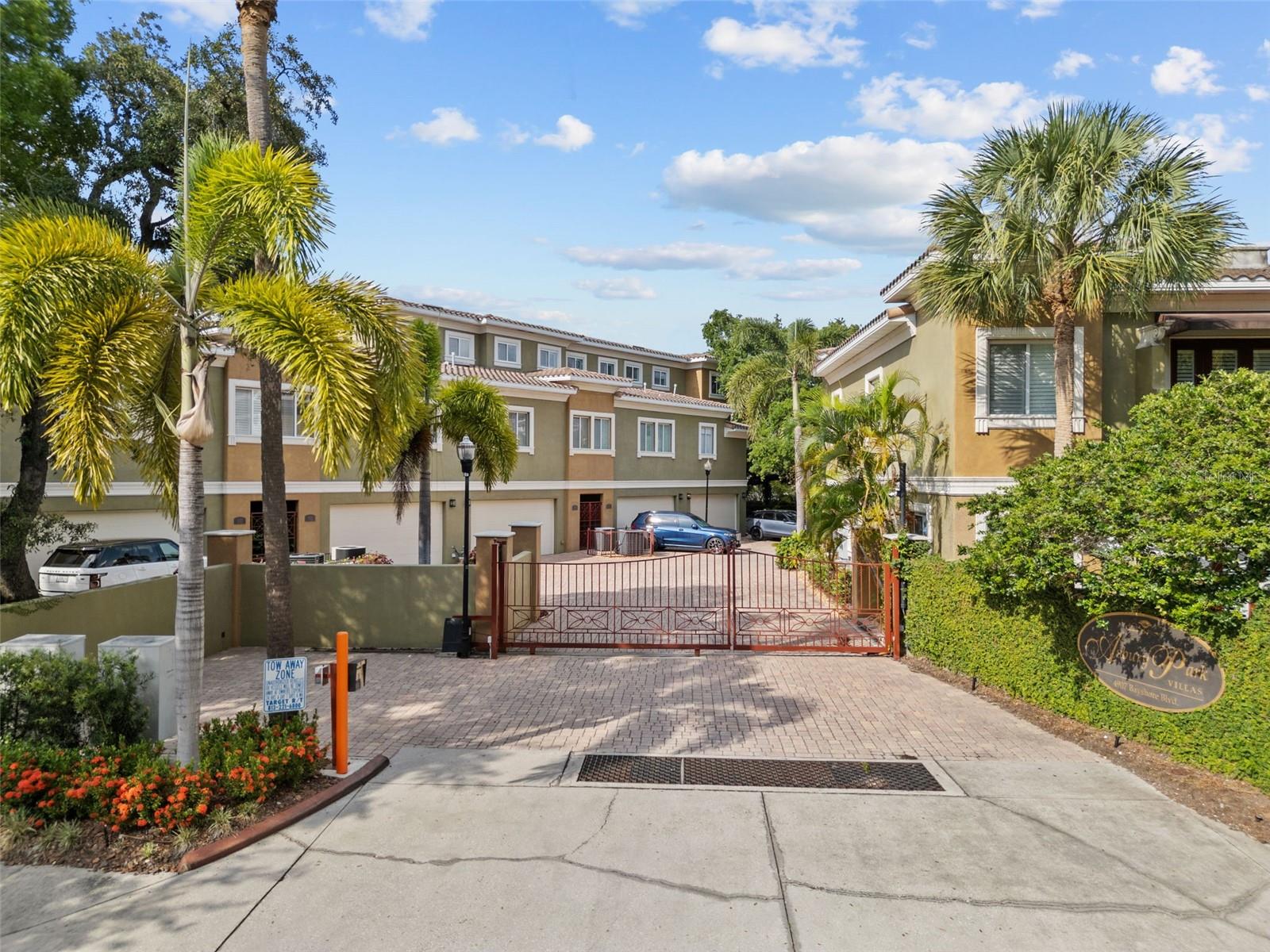 View TAMPA, FL 33611 townhome