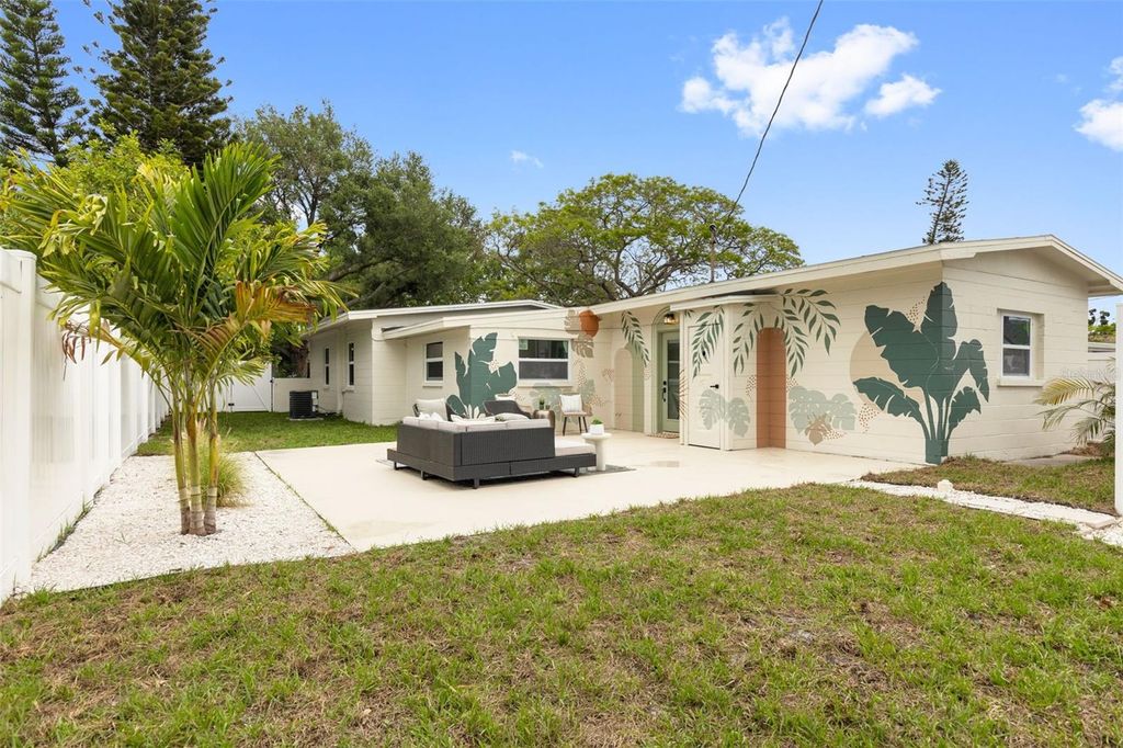 Photo of 7042 Dartmouth Avenue N, St Petersburg, FL 33710 (MLS # TB8504777)