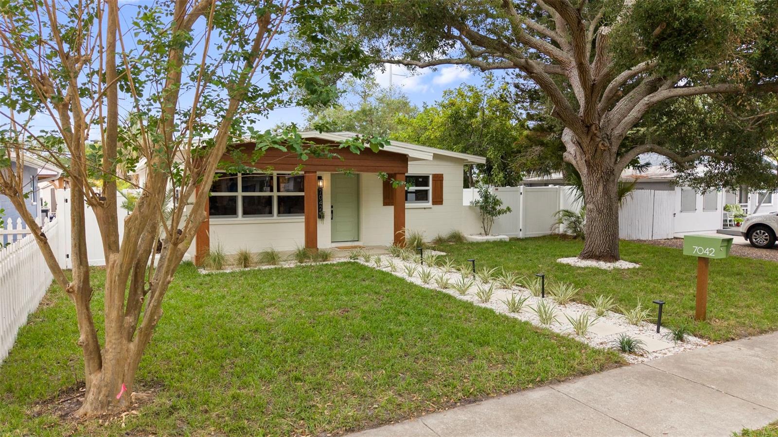 PASADENA TERRACE - Residential