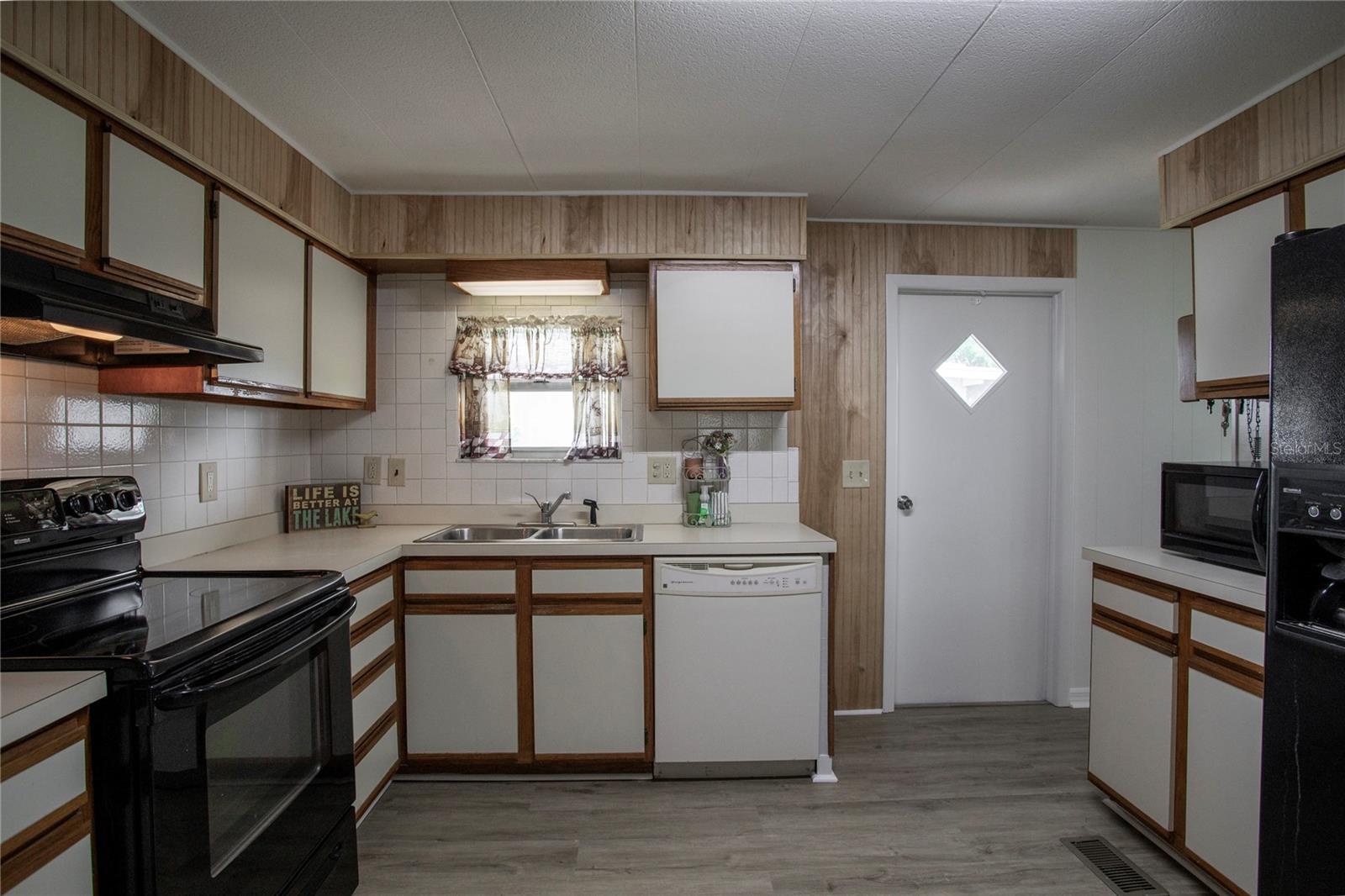 WESTERN SHORES SECOND ADD - Residential