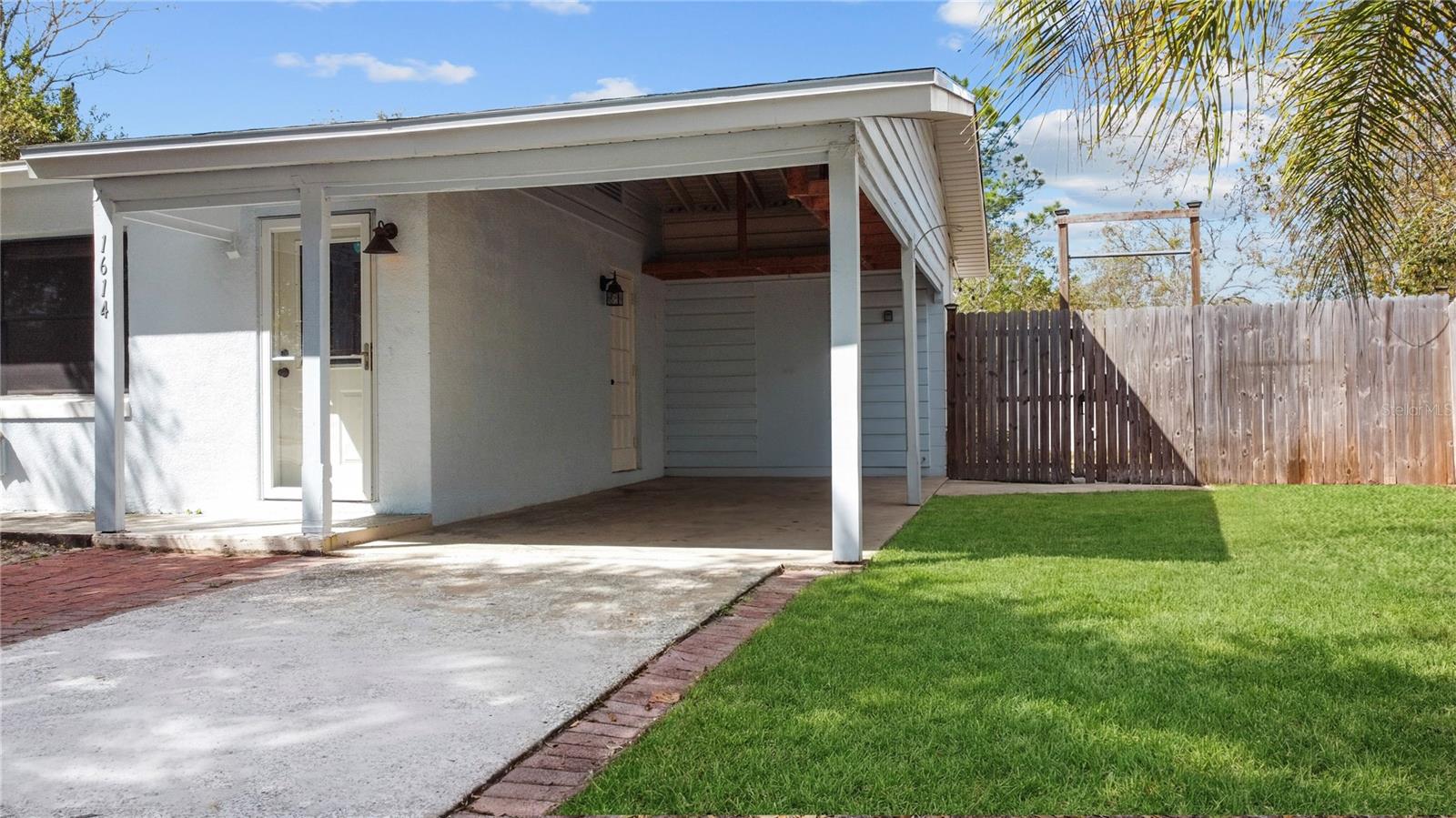 PEACH LAKE MANOR - Residential