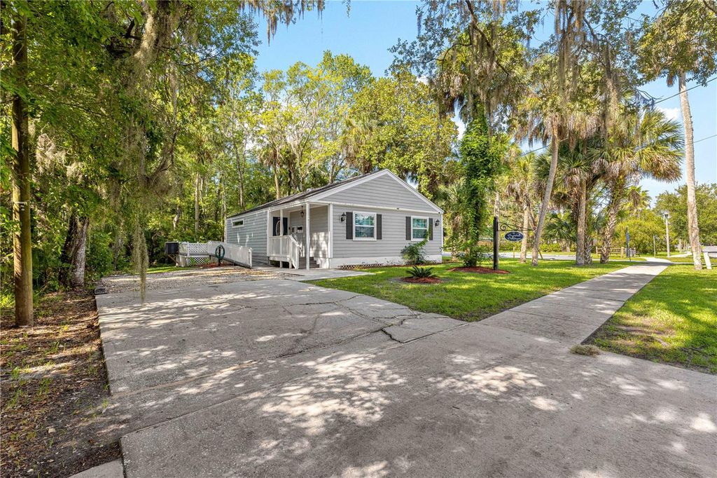Photo of 110 NE Crystal Street, Crystal River, FL 34428 (MLS # OM707335)