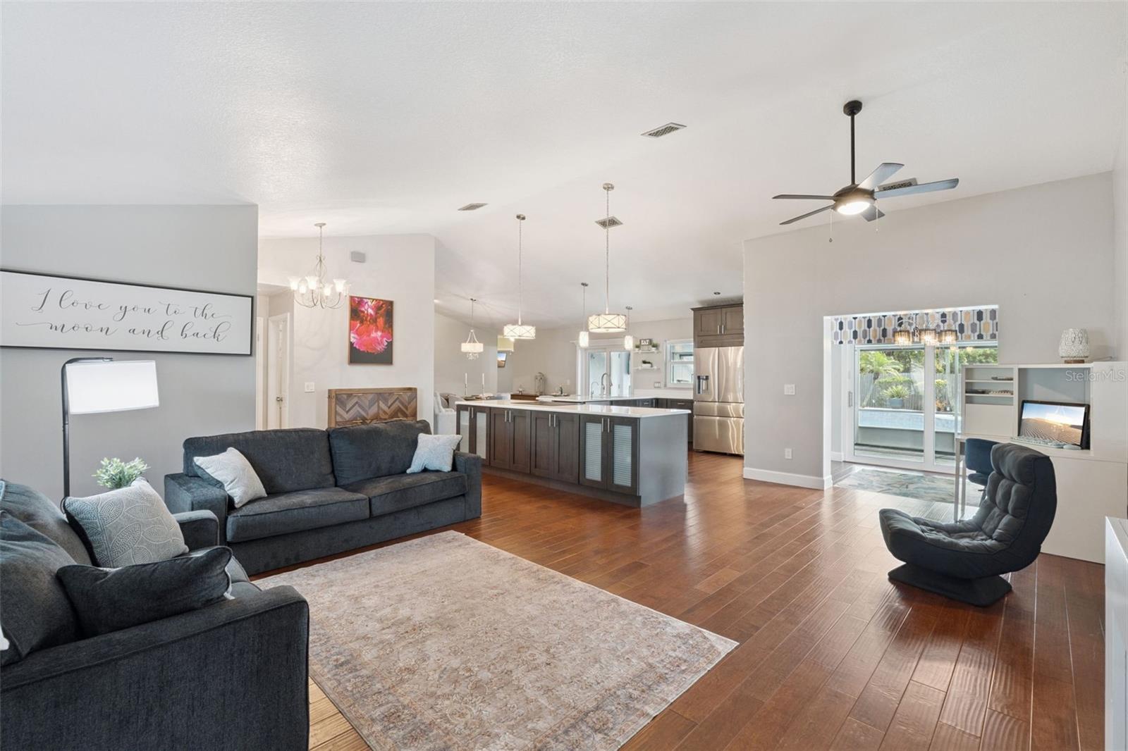 4825 PALM TREE COURT