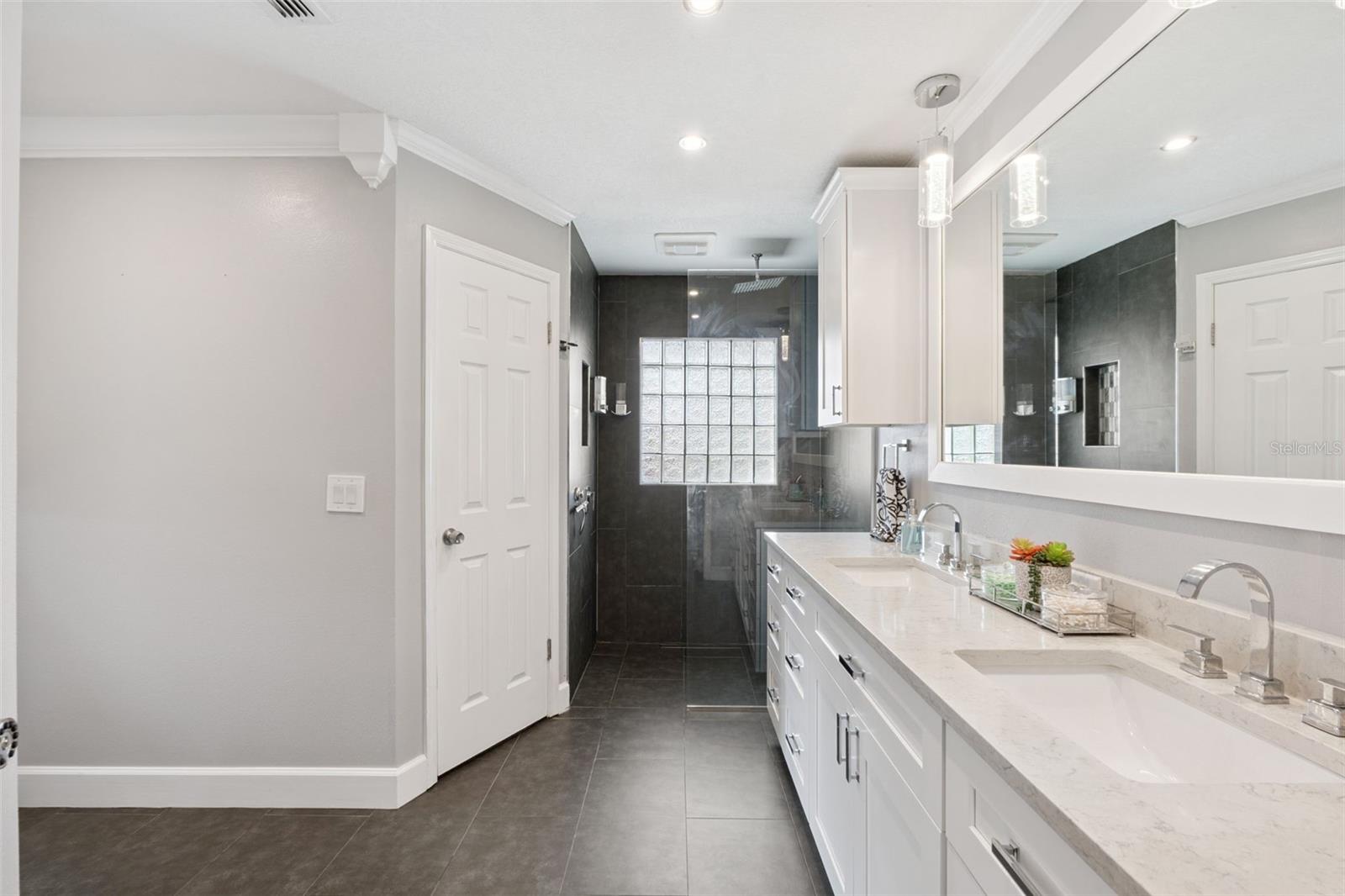 SILVER WOODS PH 02 - Residential