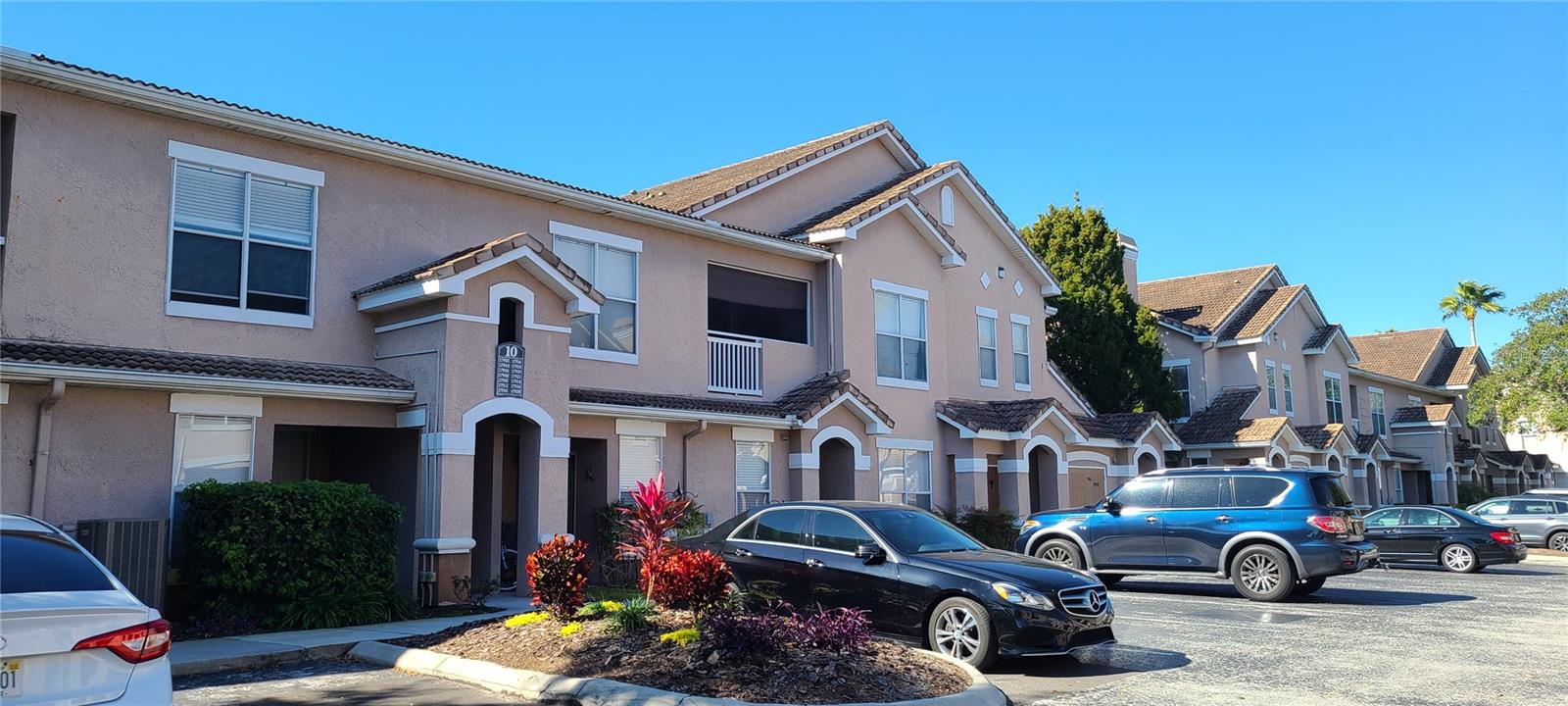 THE VILLAS CONDO - Residential