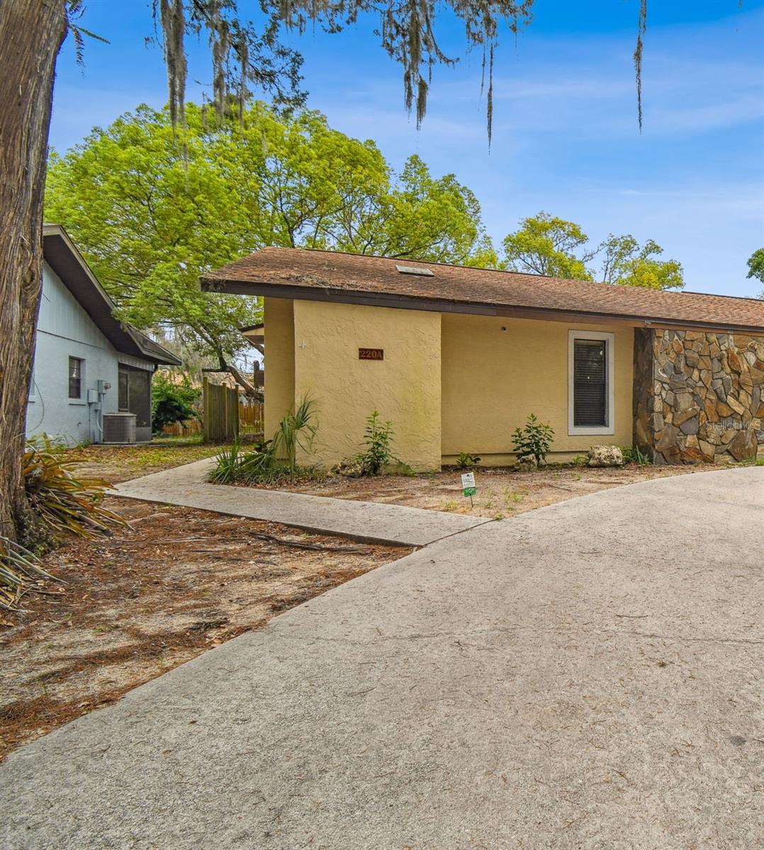 220 SE VALARE LANE