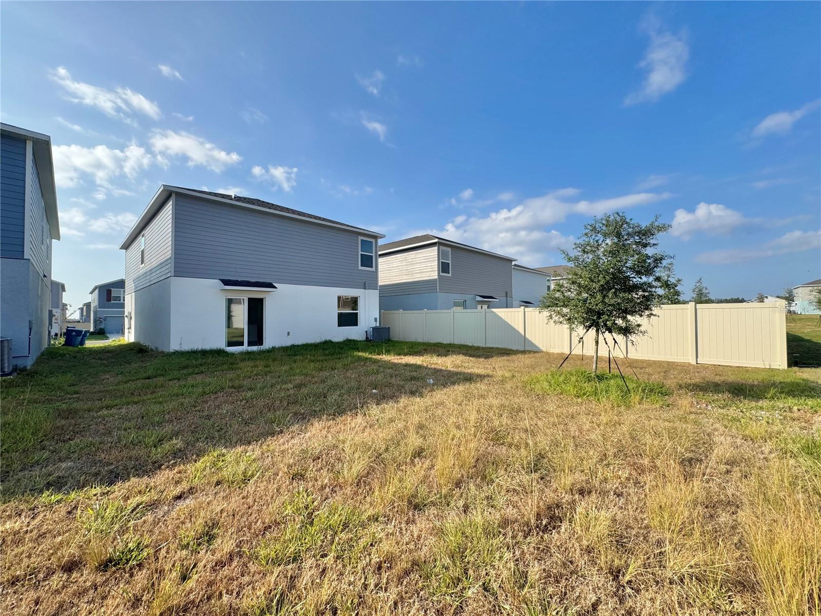 HUNT CLUB AT LAKE WALES PHASE 1 - Residential Lease