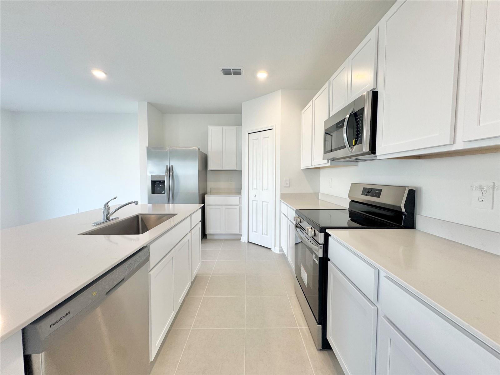 HUNT CLUB AT LAKE WALES PHASE 1 - Residential Lease