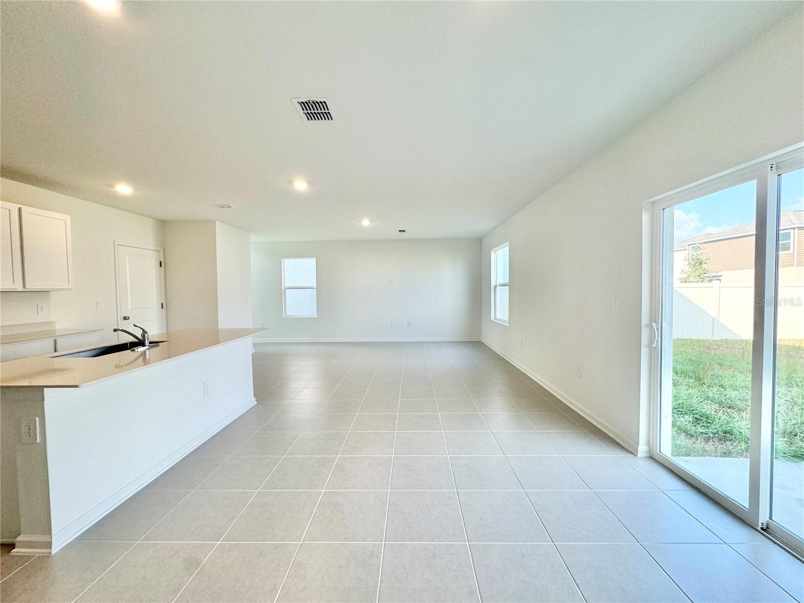 HUNT CLUB AT LAKE WALES PHASE 1 - Residential Lease