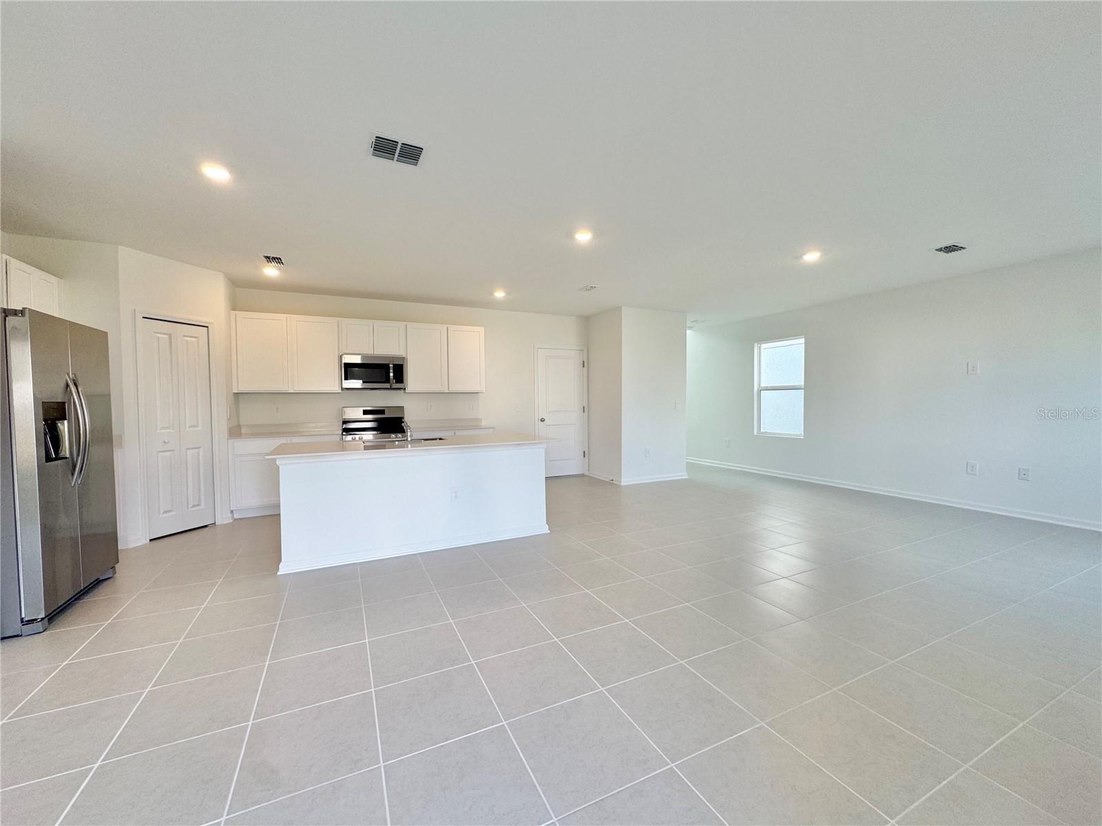 HUNT CLUB AT LAKE WALES PHASE 1 - Residential Lease