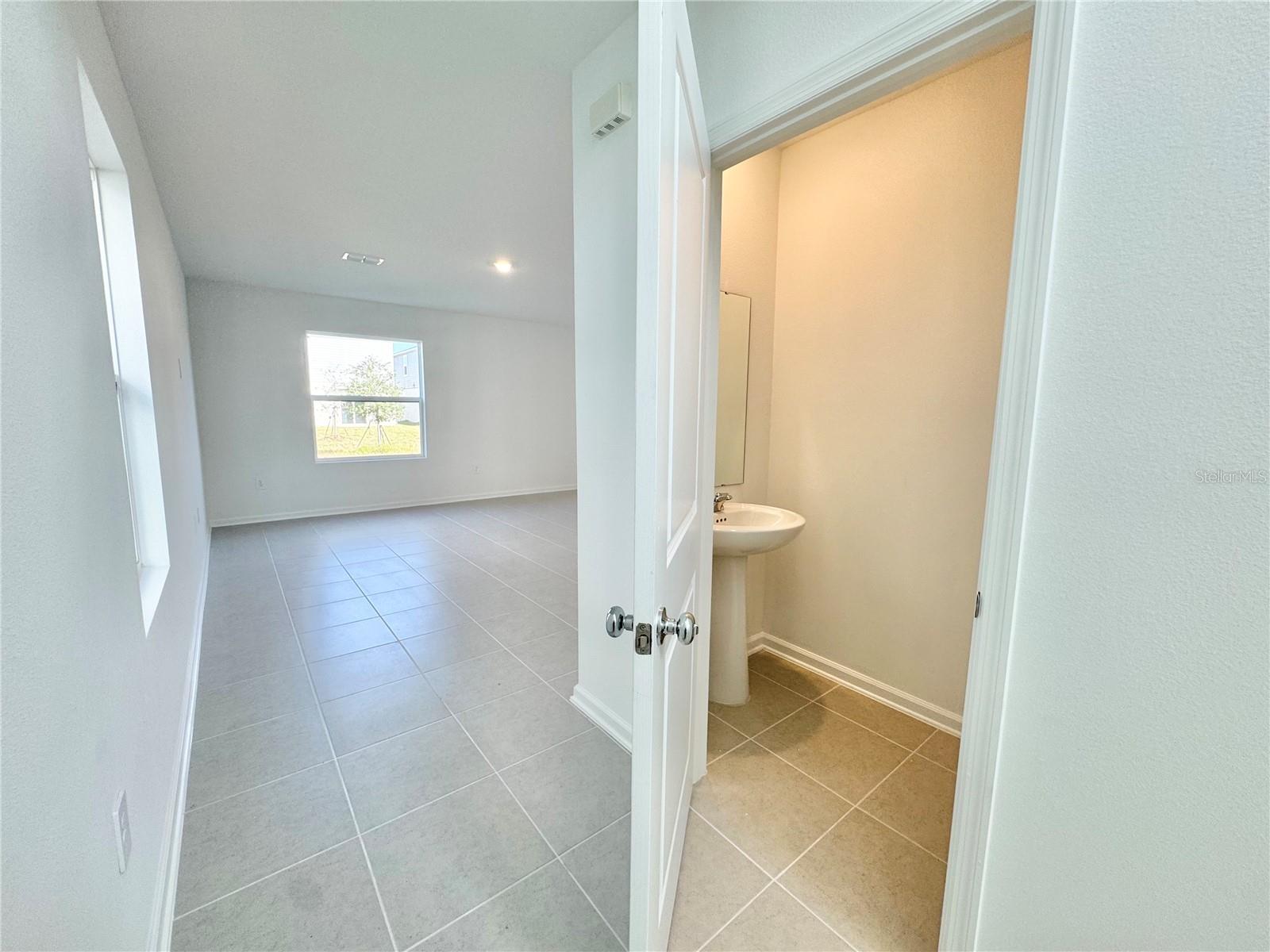 HUNT CLUB AT LAKE WALES PHASE 1 - Residential Lease