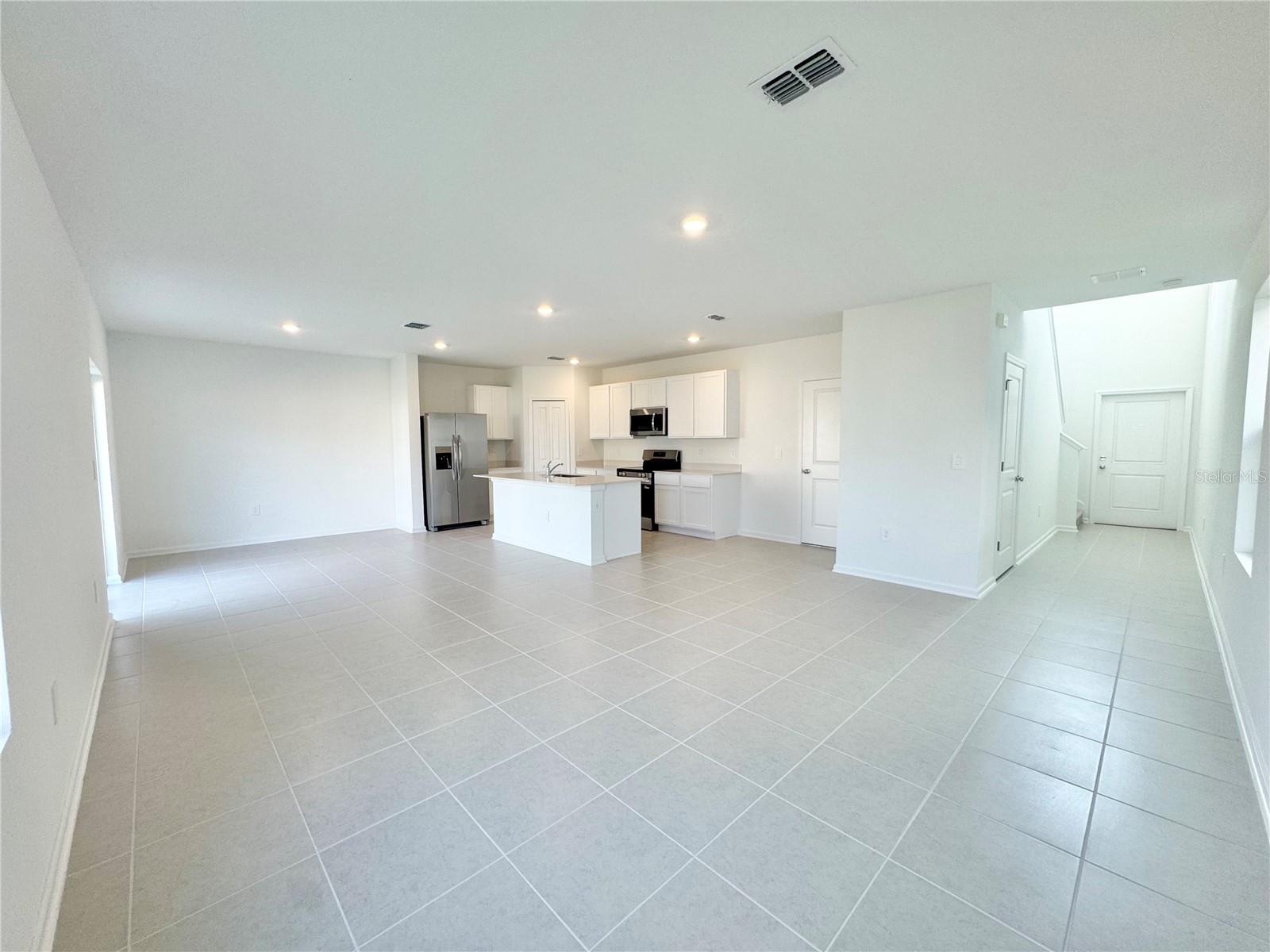 HUNT CLUB AT LAKE WALES PHASE 1 - Residential Lease