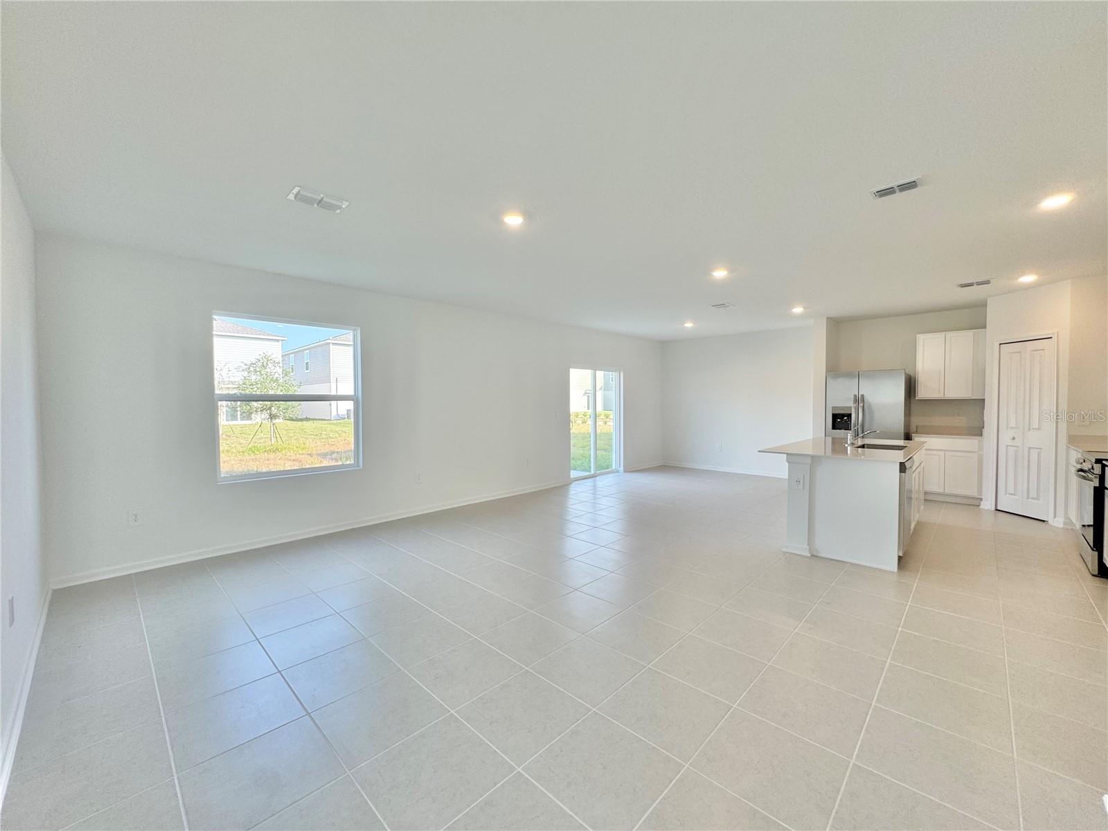 HUNT CLUB AT LAKE WALES PHASE 1 - Residential Lease