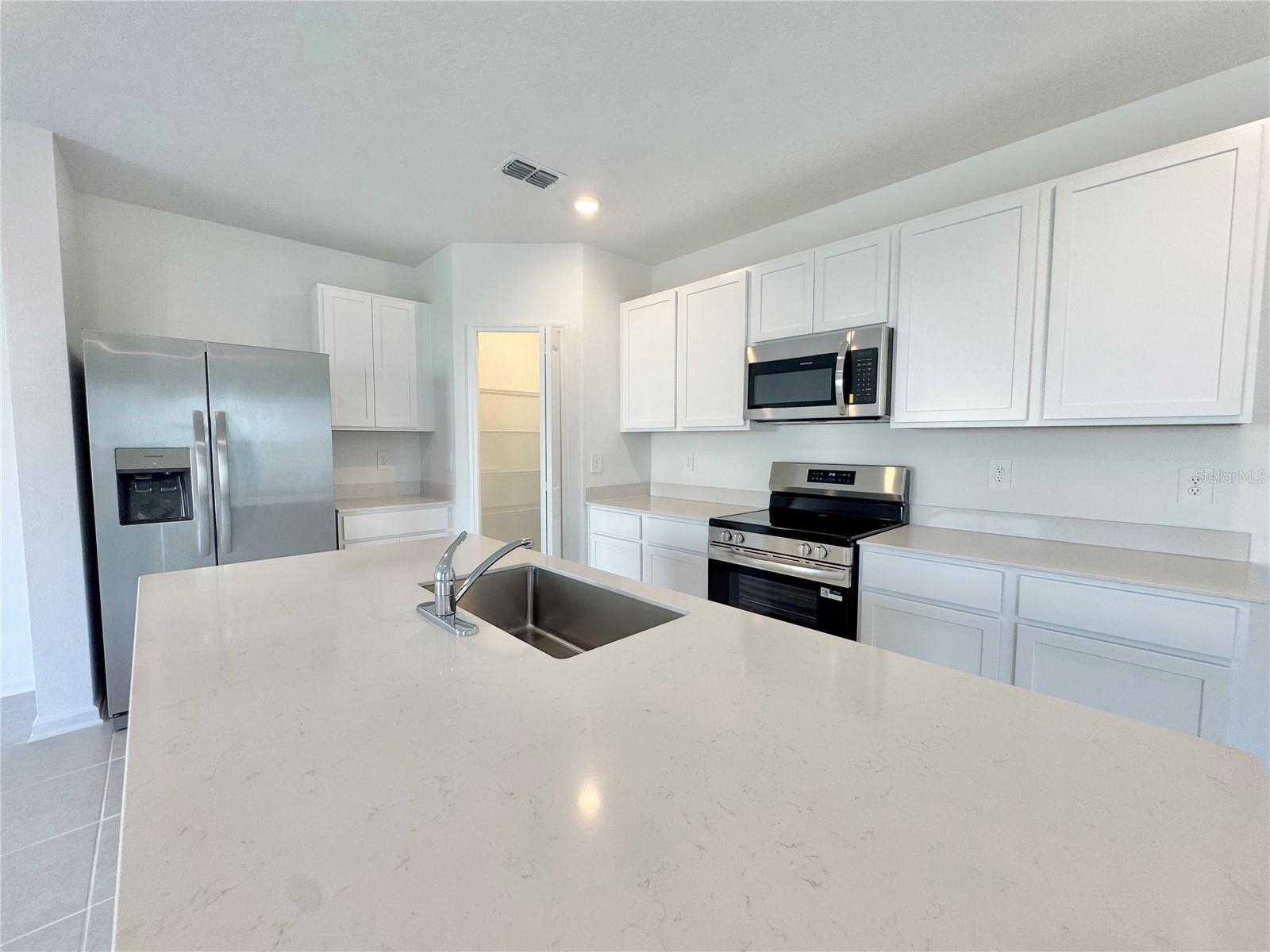 HUNT CLUB AT LAKE WALES PHASE 1 - Residential Lease