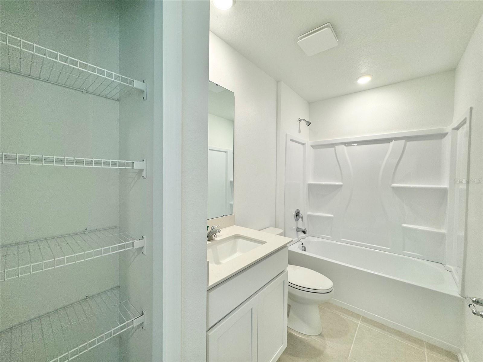 HUNT CLUB AT LAKE WALES PHASE 1 - Residential Lease