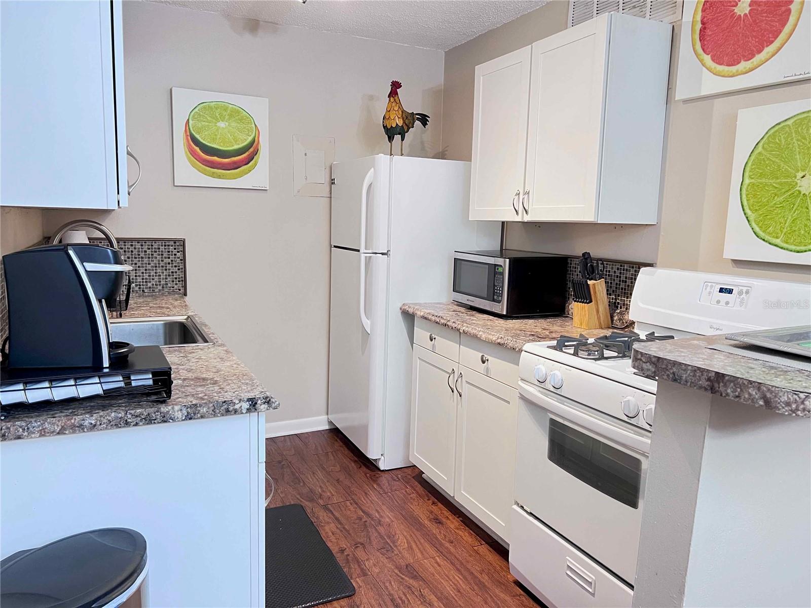 SUMMIT HOUSE - CONDO - Residential