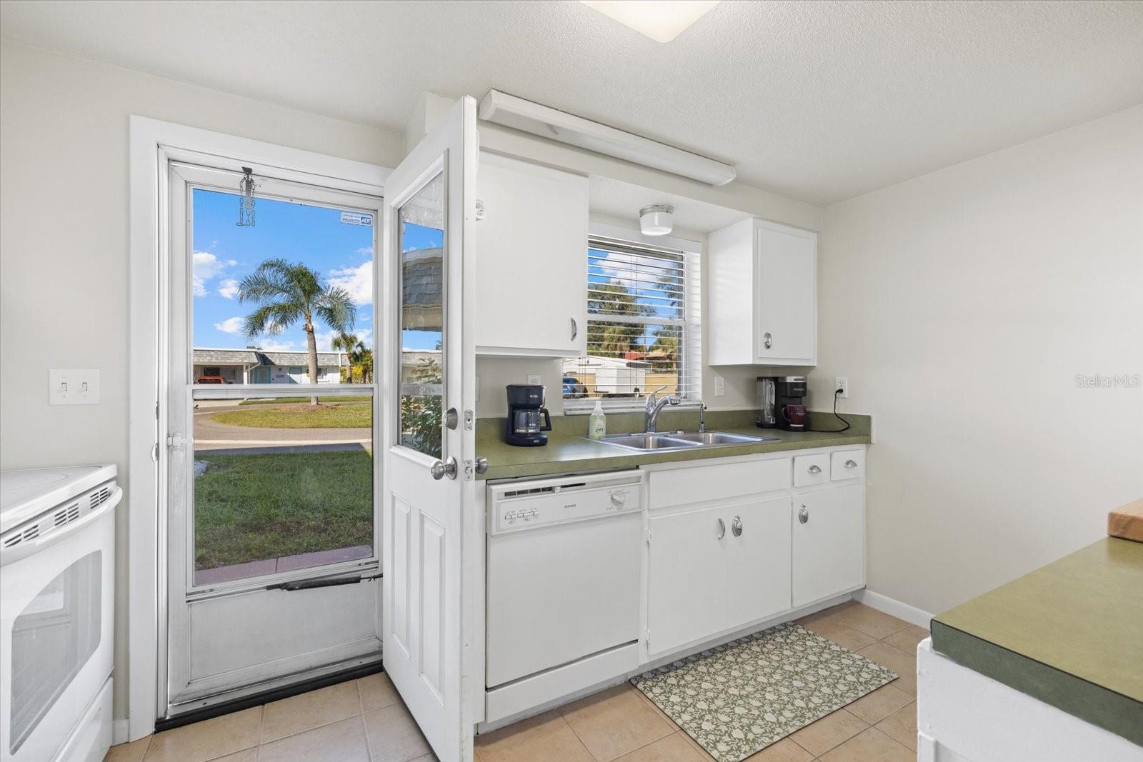 CIRCLE WOODS OF VENICE 2 - Residential