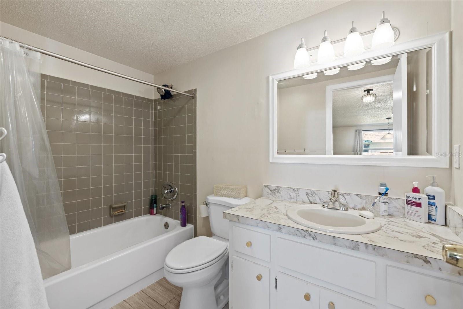 CIRCLE WOODS OF VENICE 2 - Residential